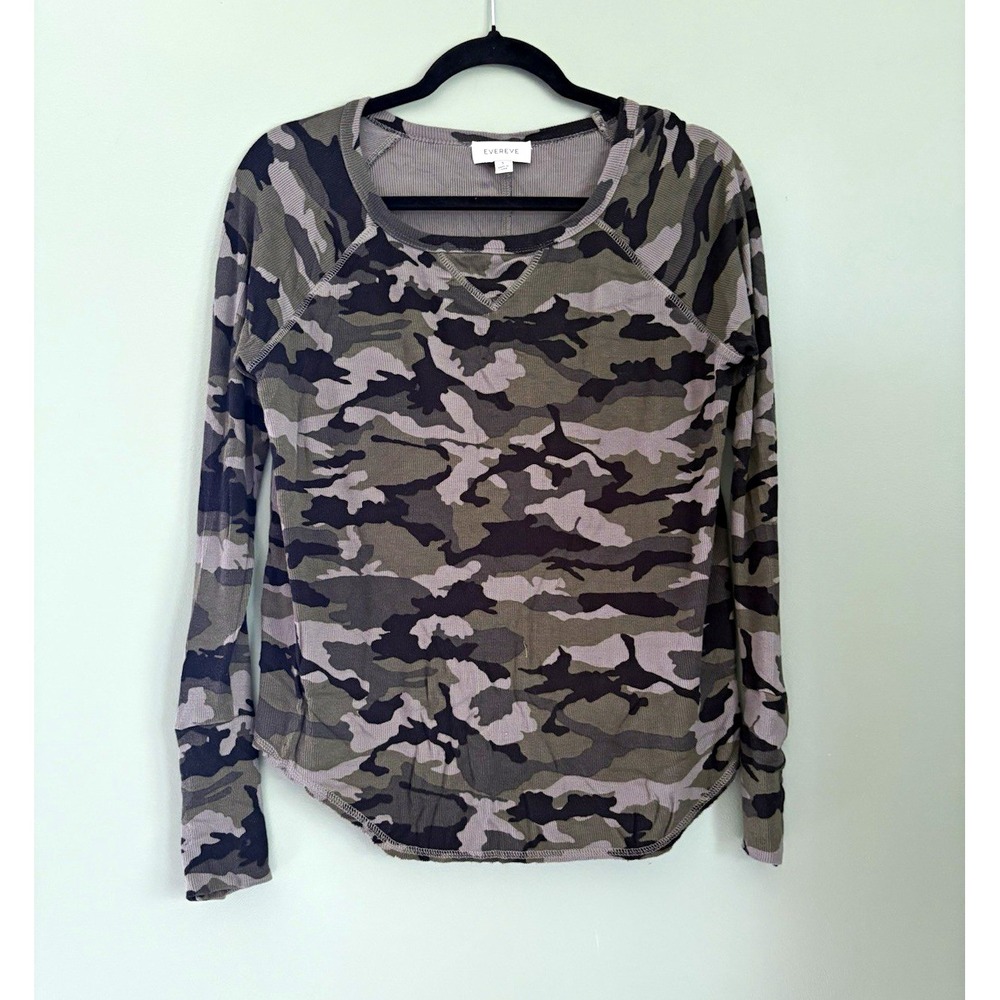 Evereve Sophie Green Camo Long Sleeve size Small